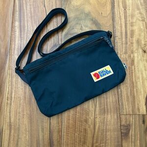 Fjallraven Navy Blue Vardag Pocket Bag with Minimalist Design